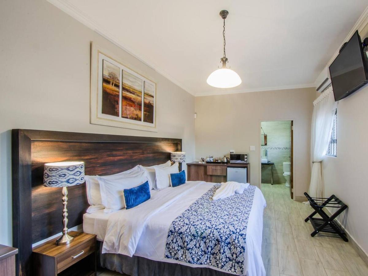 Three Olives Guesthouse เซนทูเรียน ภายนอก รูปภาพ
