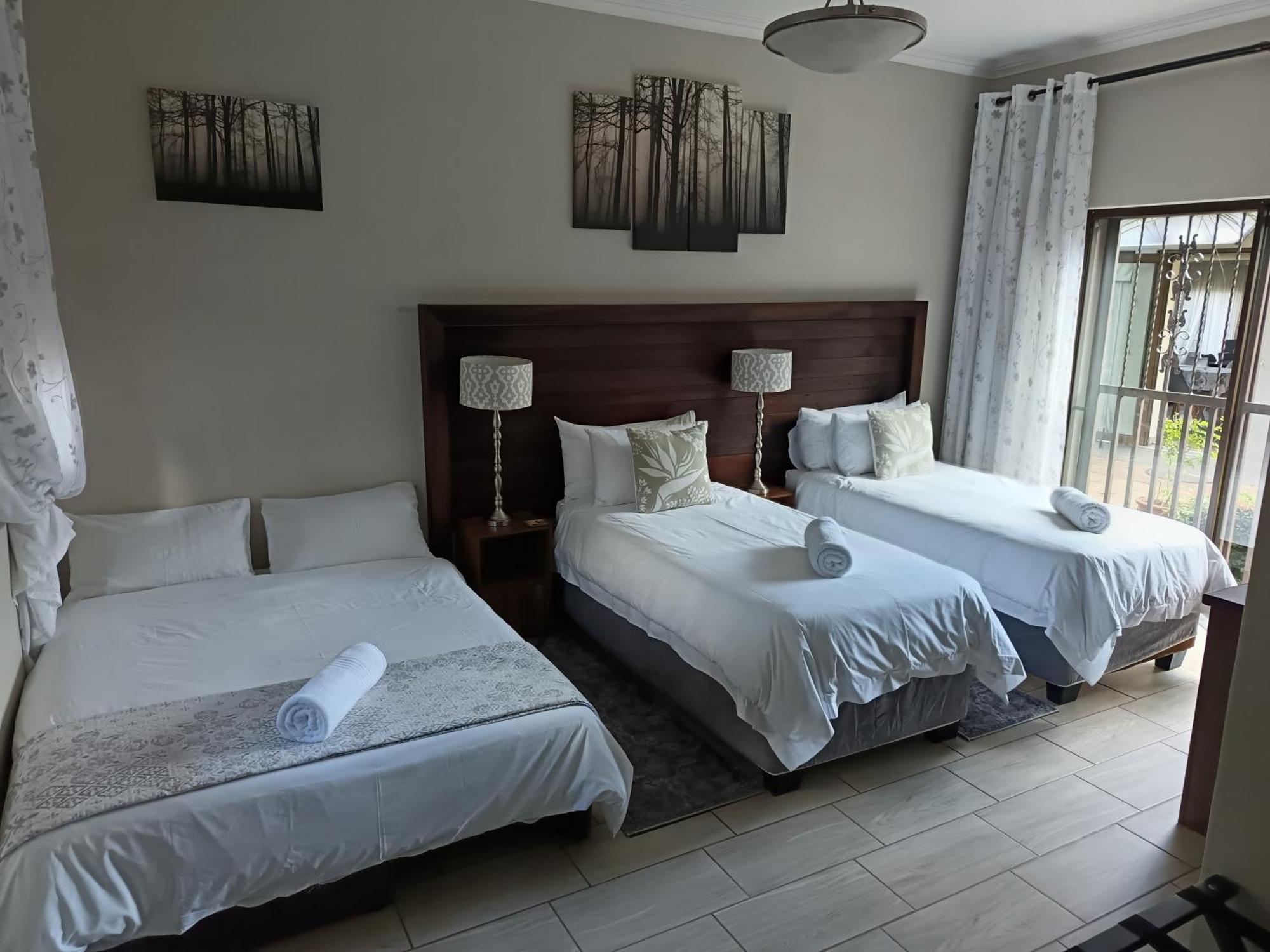 Three Olives Guesthouse เซนทูเรียน ภายนอก รูปภาพ