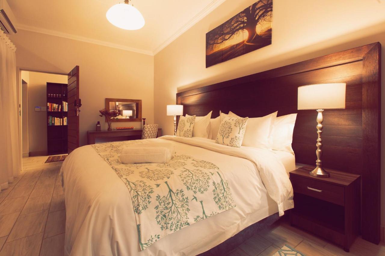 Three Olives Guesthouse เซนทูเรียน ภายนอก รูปภาพ