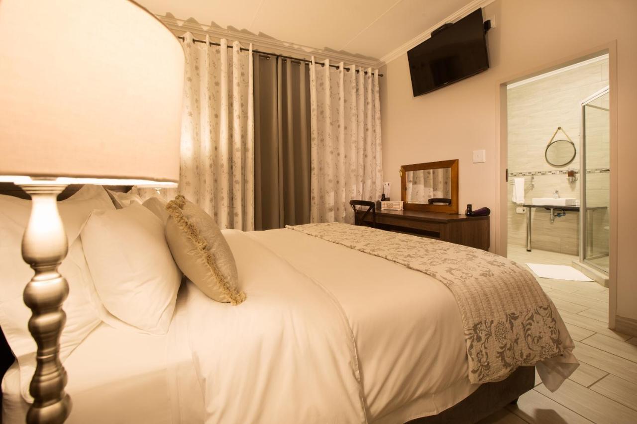 Three Olives Guesthouse เซนทูเรียน ภายนอก รูปภาพ