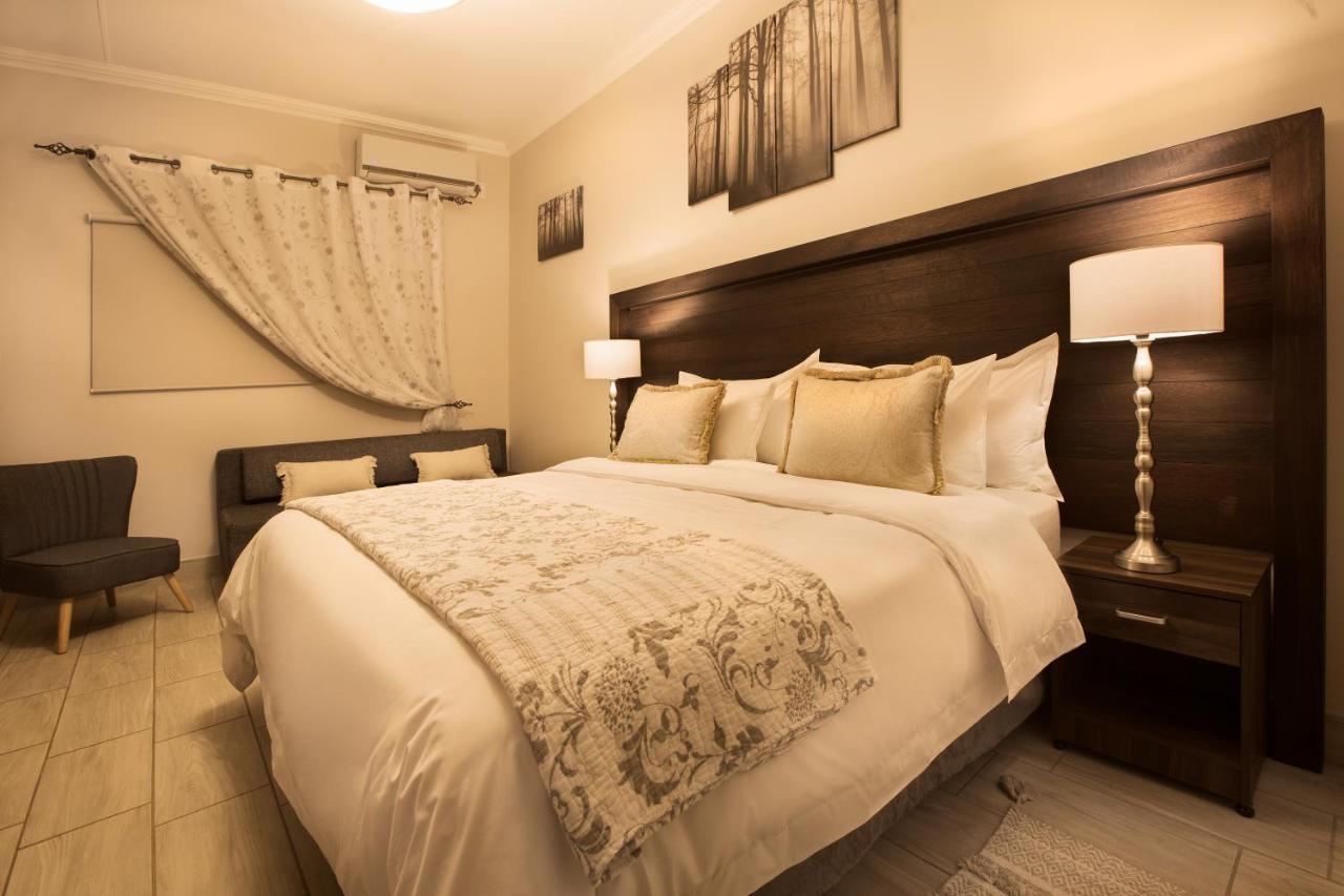 Three Olives Guesthouse เซนทูเรียน ภายนอก รูปภาพ